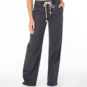 Roxy sunset dream mid rise twill pant washed black with Cream Drawstring